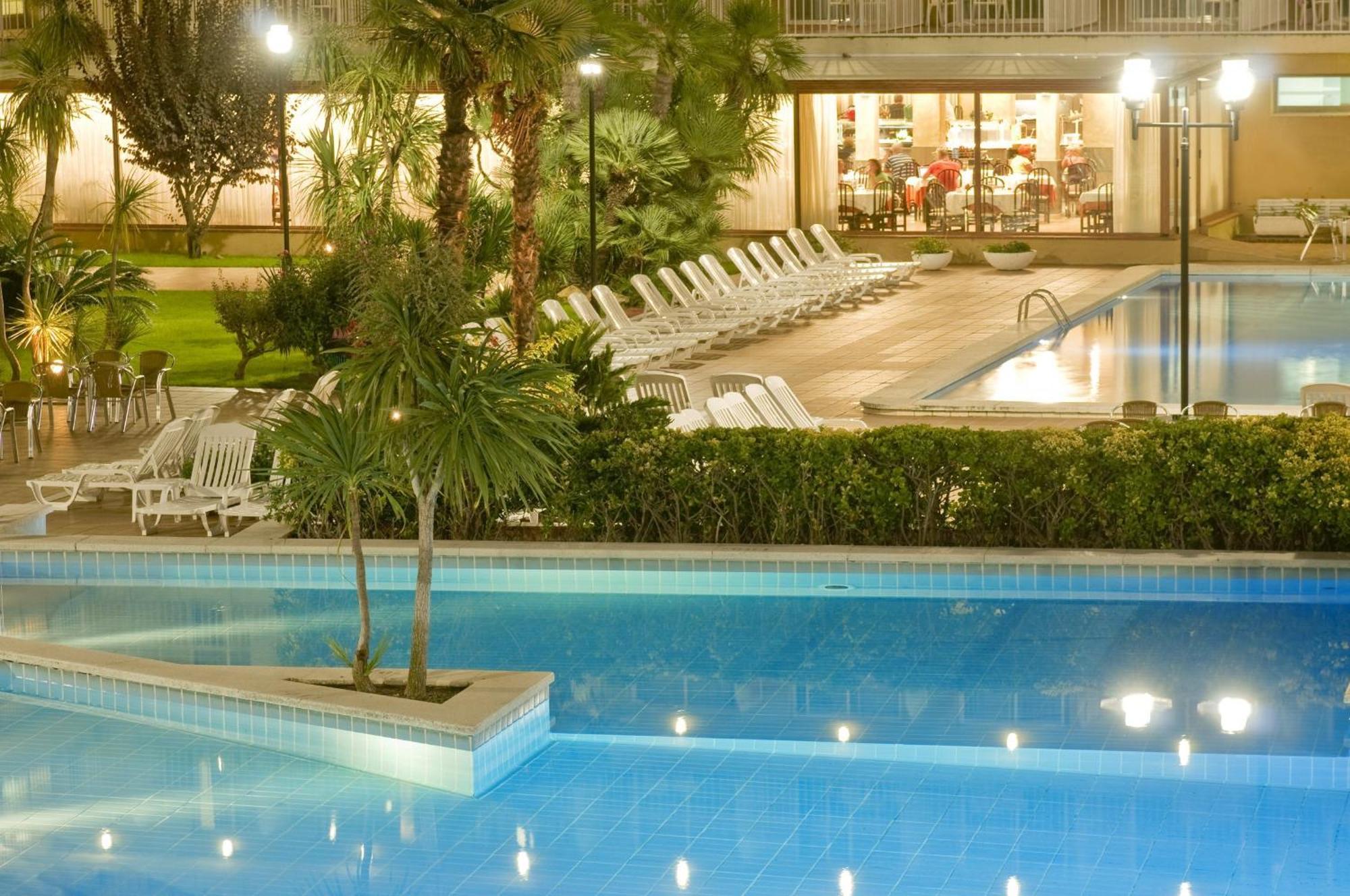 Hotel President Calella Esterno foto