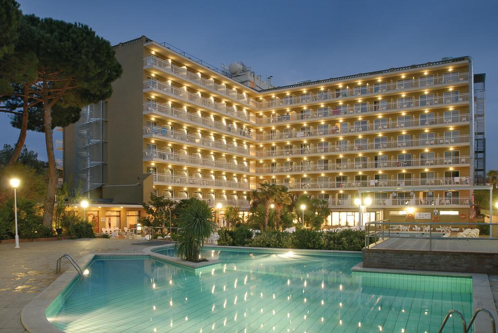 Hotel President Calella Esterno foto
