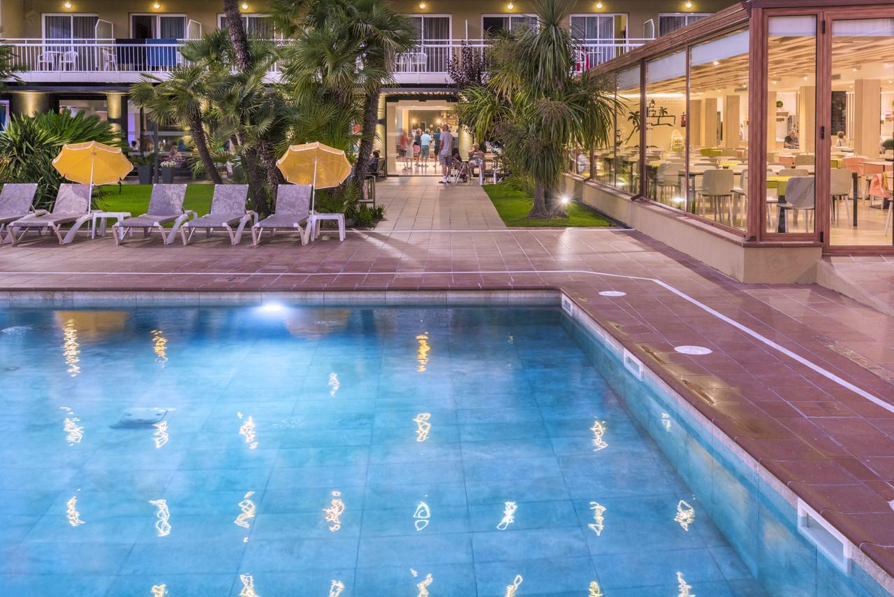 Hotel President Calella Esterno foto