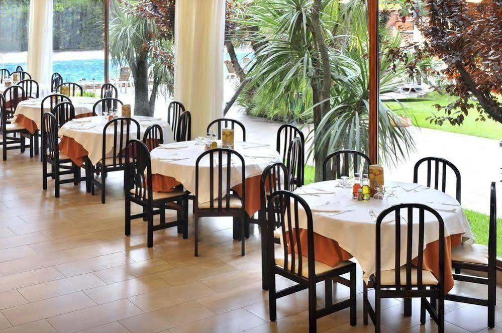 Hotel President Calella Esterno foto